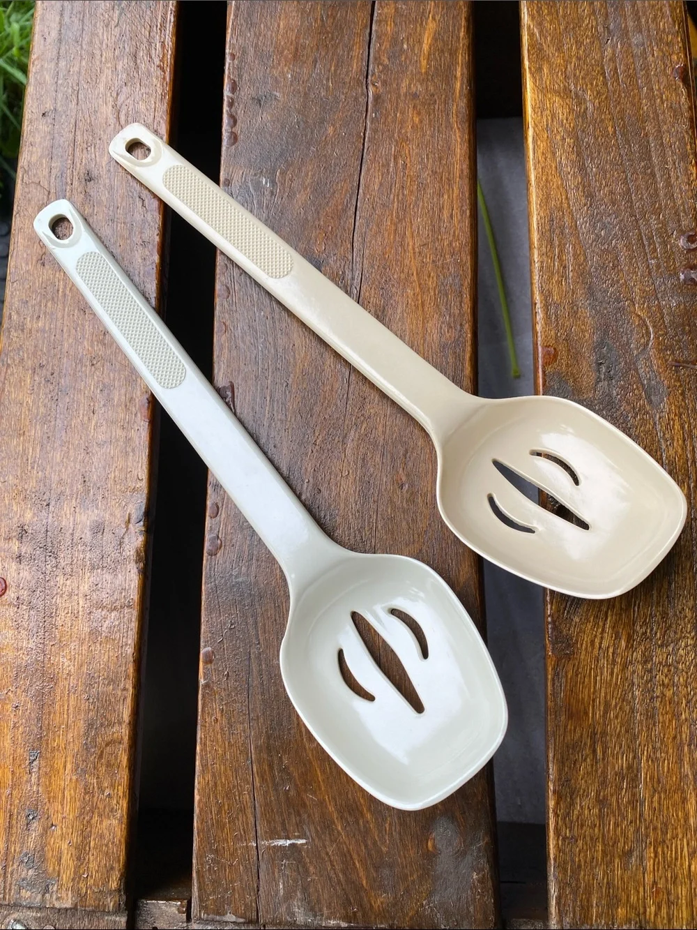 Vtg A-Bee Syndicate Neutral Cream & White Teardrop Slotted Spoons - Set of 2 USA